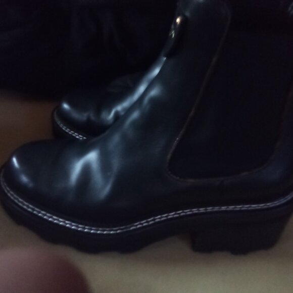 Louis Vuitton boots. - Picture 4 of 5